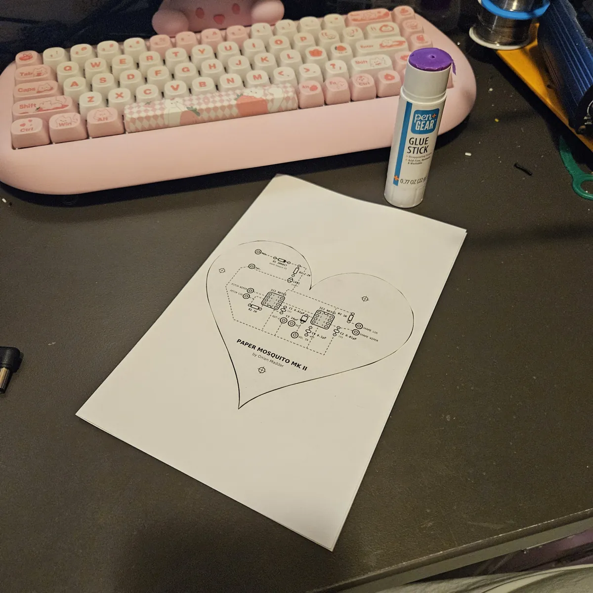 The FRONT heart glued flat onto the middle of the folded white core sheet, which is bigger than it all the way around.