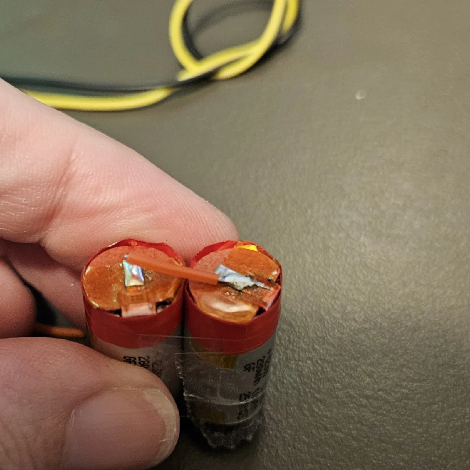 The two cells with the positive (VCC) terminals now joined as well.